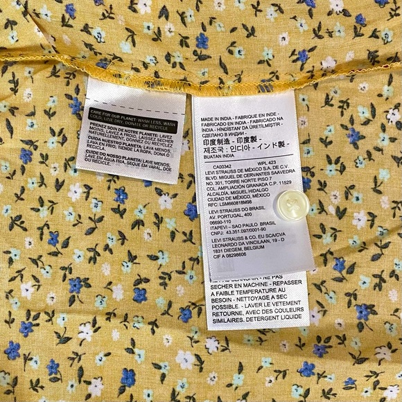 NWT Levi’s Floral Yellow Wrap Blouse - Small - Picture 9 of 9
